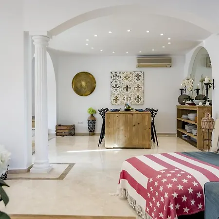 Marvelous Mansion With Pool In M26 Villa *