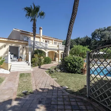 Villa Marvelous Mansion With Pool In M26